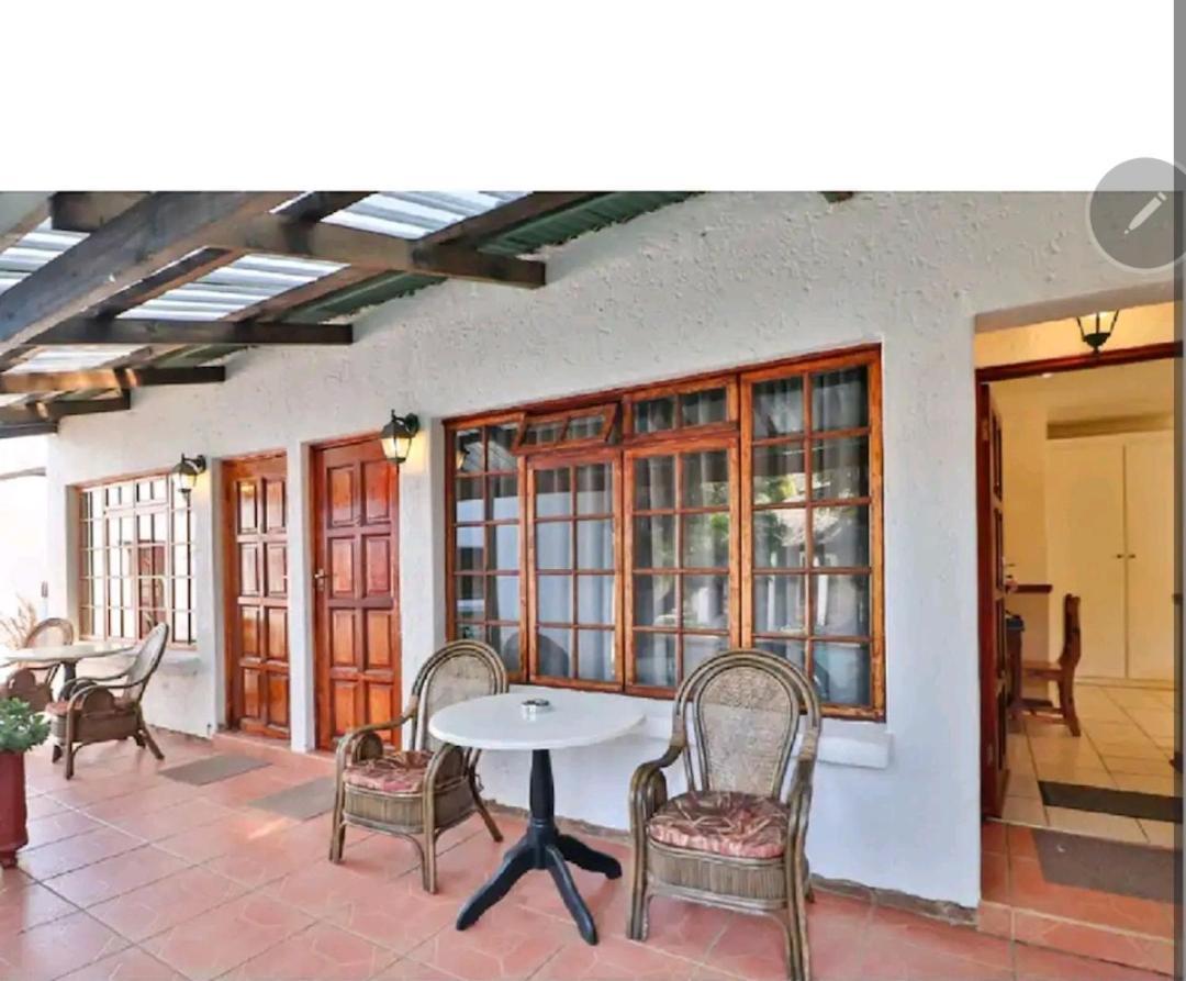 The Link Guest Lodge Kempton Park Oda fotoğraf